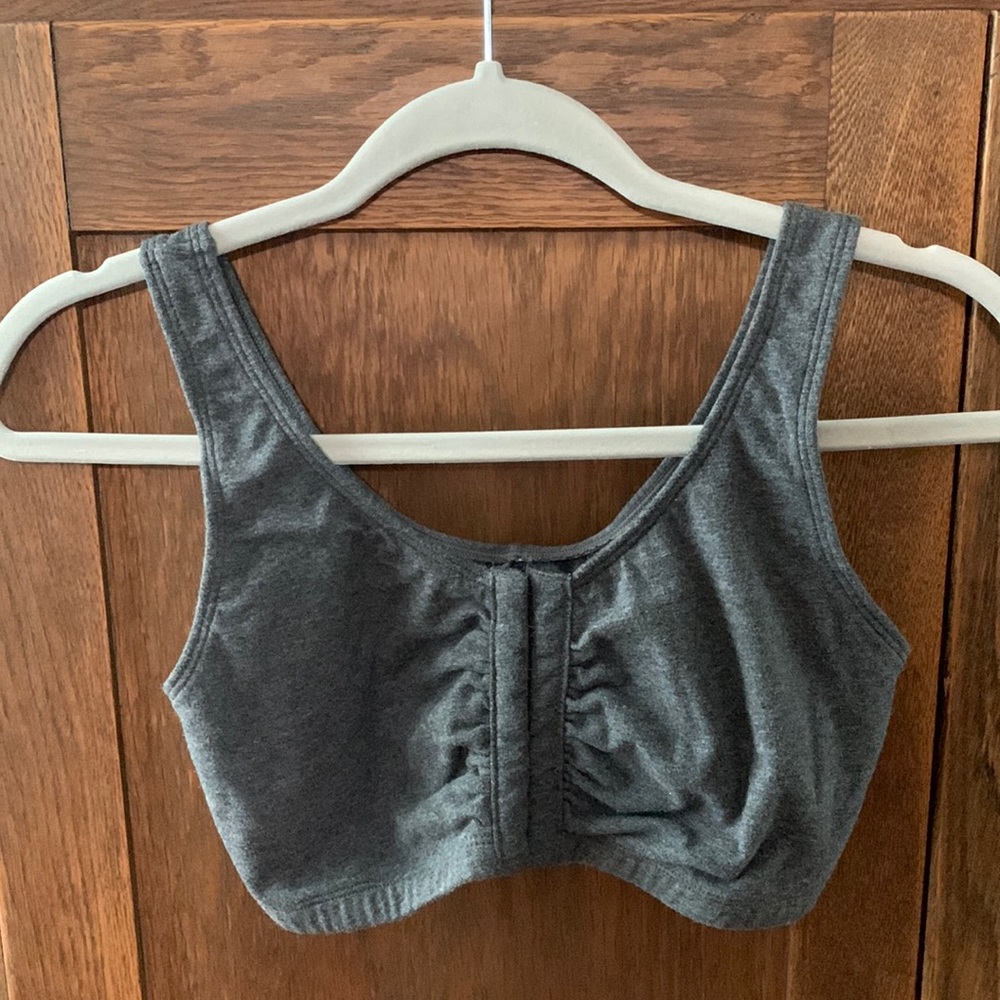 Fruit of the Loom bra. Front hook. Size 38.